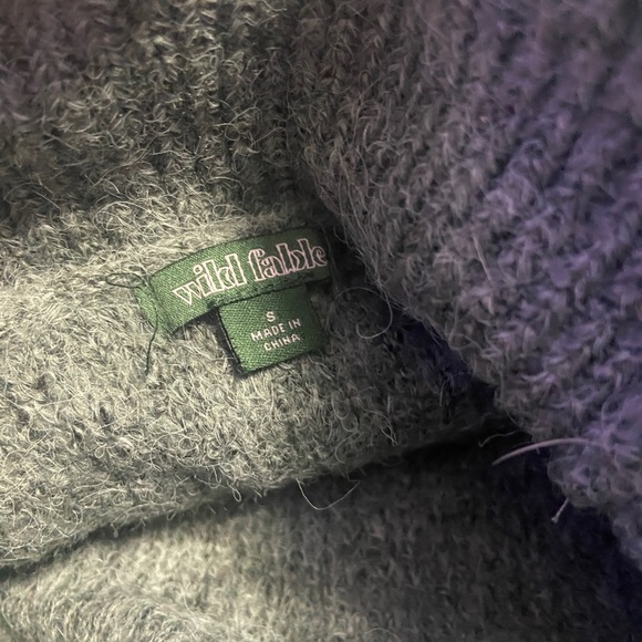 sweater - Picture 2 of 2